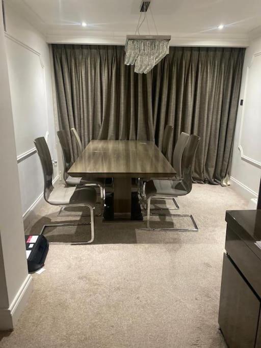 Holiday home Lovely 3 Bedroom House In . Borehamwood