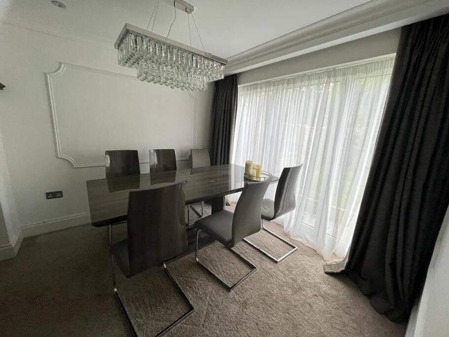 Holiday home Lovely 3 Bedroom House In . Borehamwood