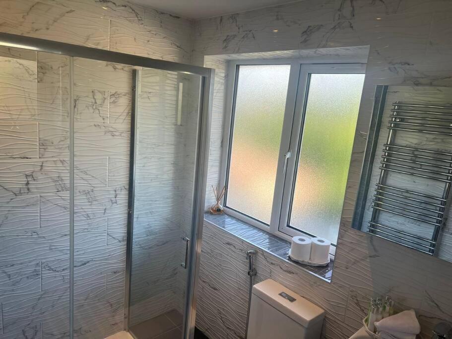 Lovely 3 Bedroom House In . * Borehamwood